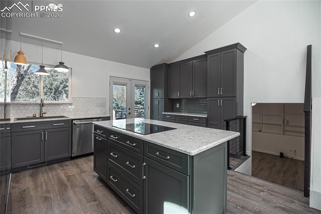 Image 9 of 46: Kitchen