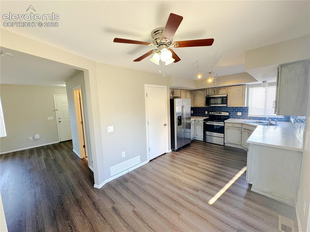 Image 12 of 44: Kitchen