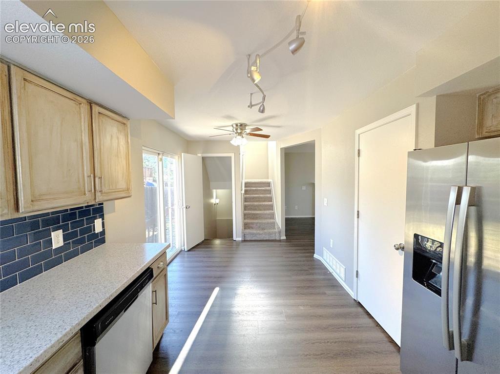 Image 15 of 44: Kitchen