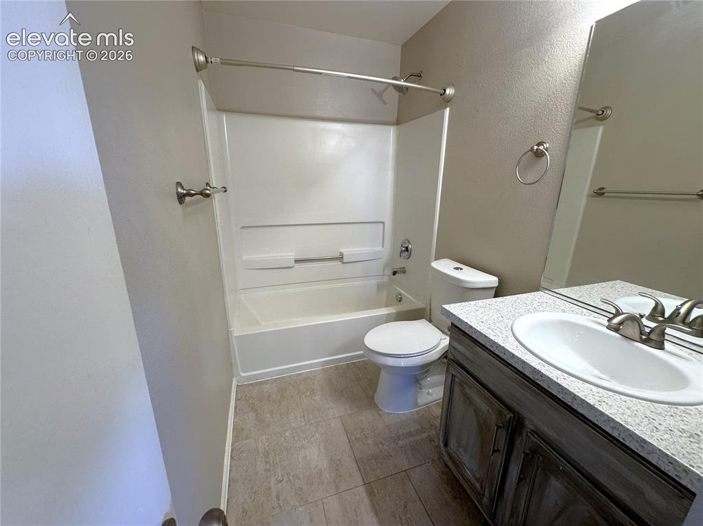 Image 21 of 44: Bathroom