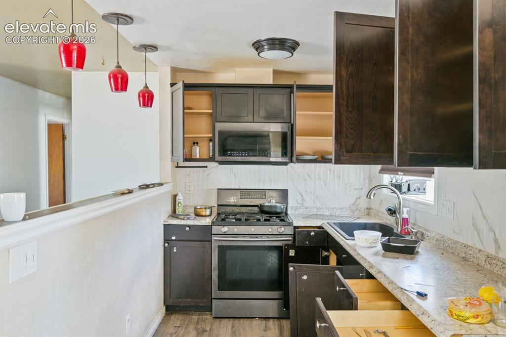 Image 5 of 21: Kitchen
