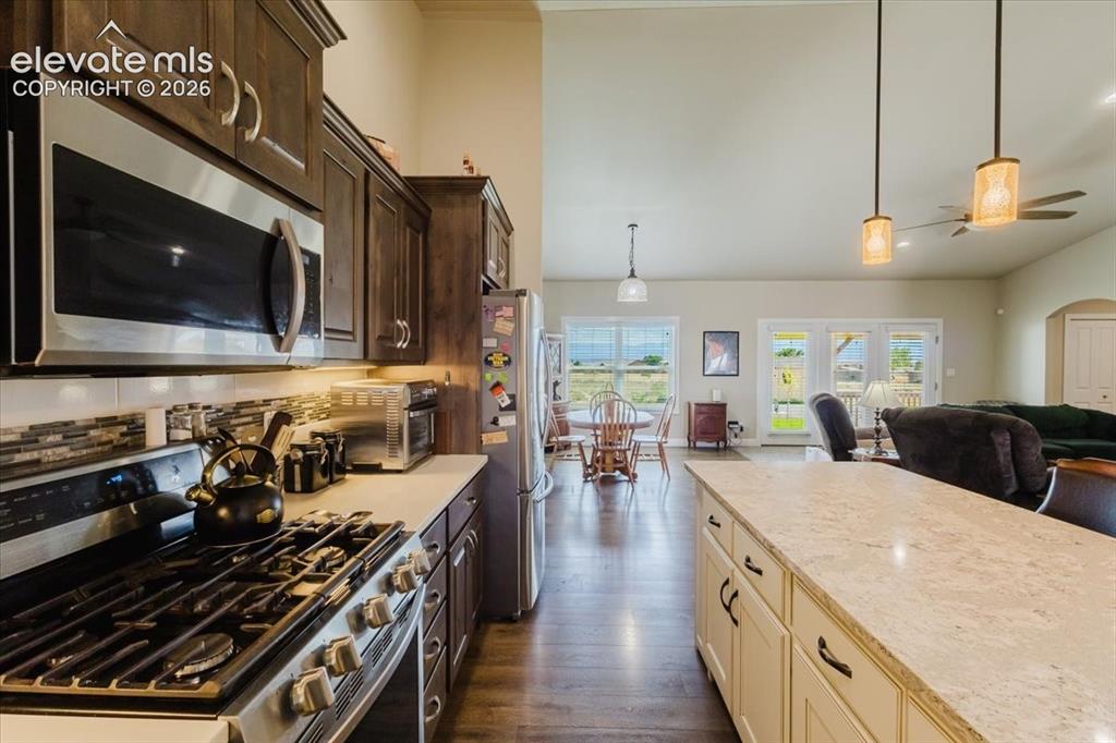 Image 11 of 47: Kitchen