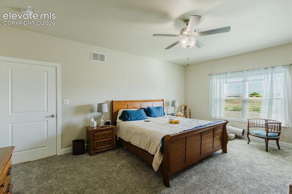 Image 18 of 47: Bedroom
