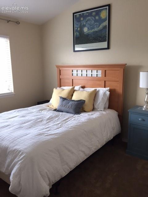 Image 7 of 11: Bedroom