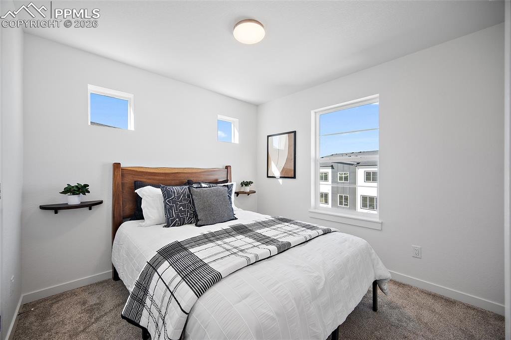 Image 17 of 30: Bedroom
