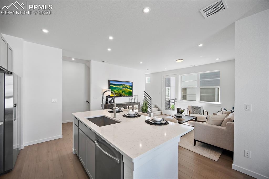 Image 9 of 30: Kitchen