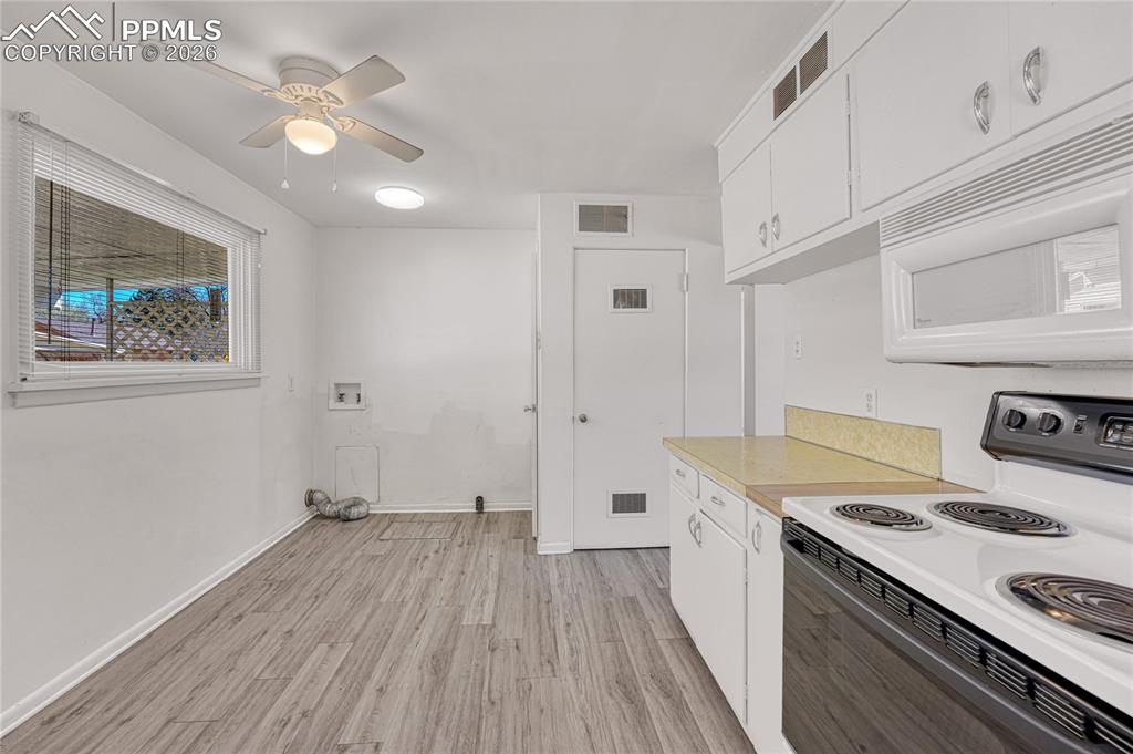 Image 10 of 33: Kitchen