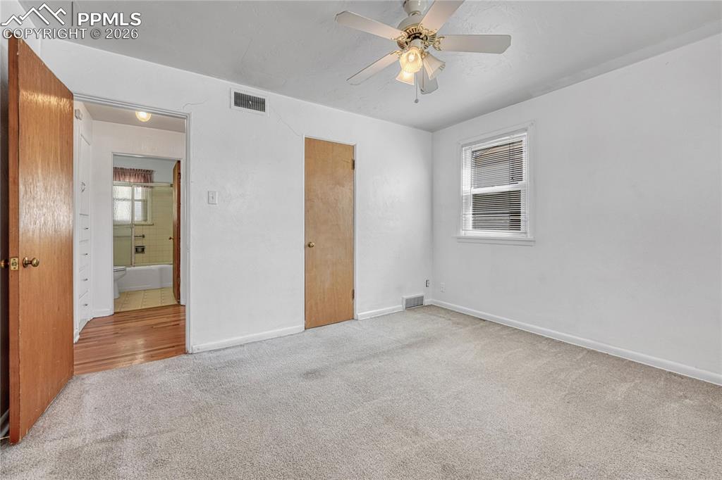 Image 17 of 33: Bedroom