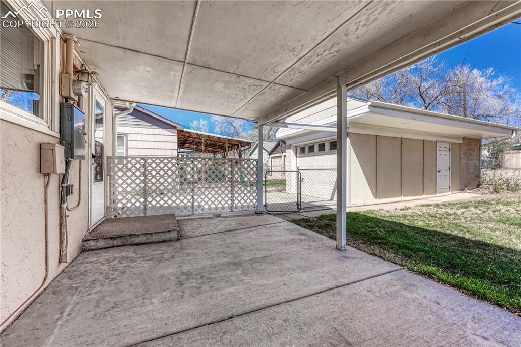 Image 22 of 33: Patio