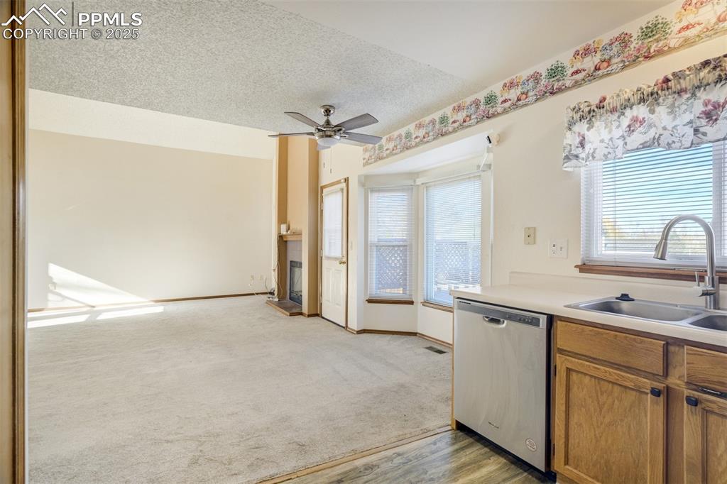 Image 13 of 40: Kitchen