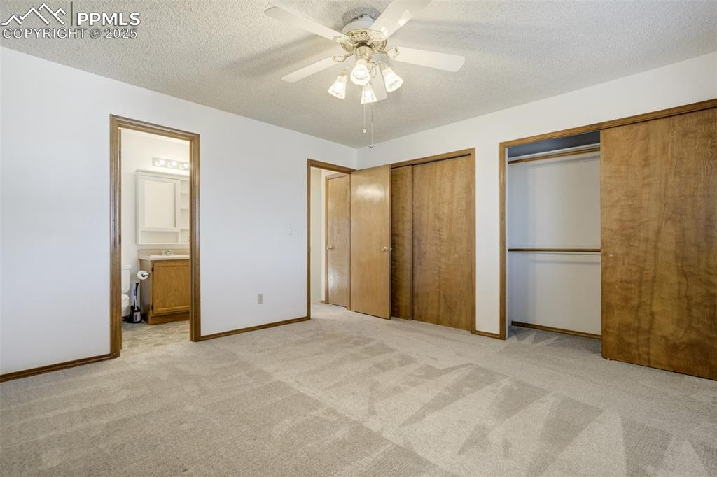 Image 16 of 40: Bedroom