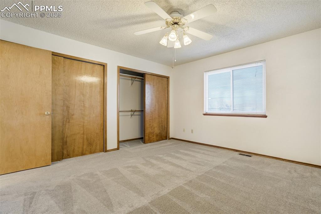 Image 17 of 40: Bedroom