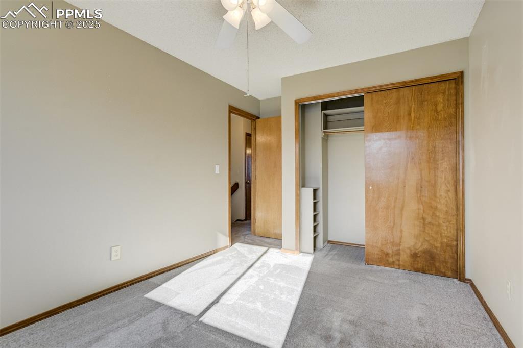 Image 25 of 40: Bedroom