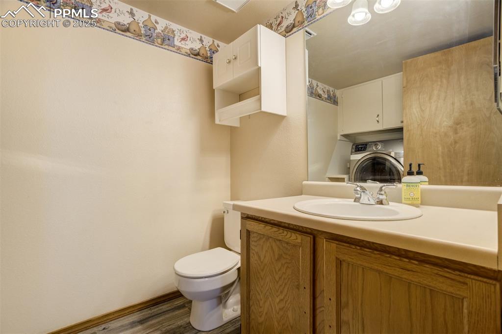 Image 26 of 40: Bathroom