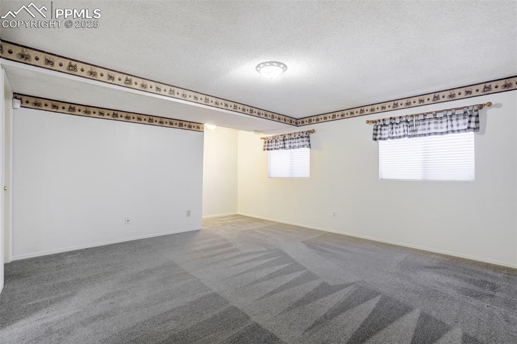 Image 29 of 40: Family Room