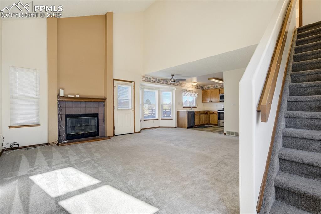 Image 3 of 40: Living Room