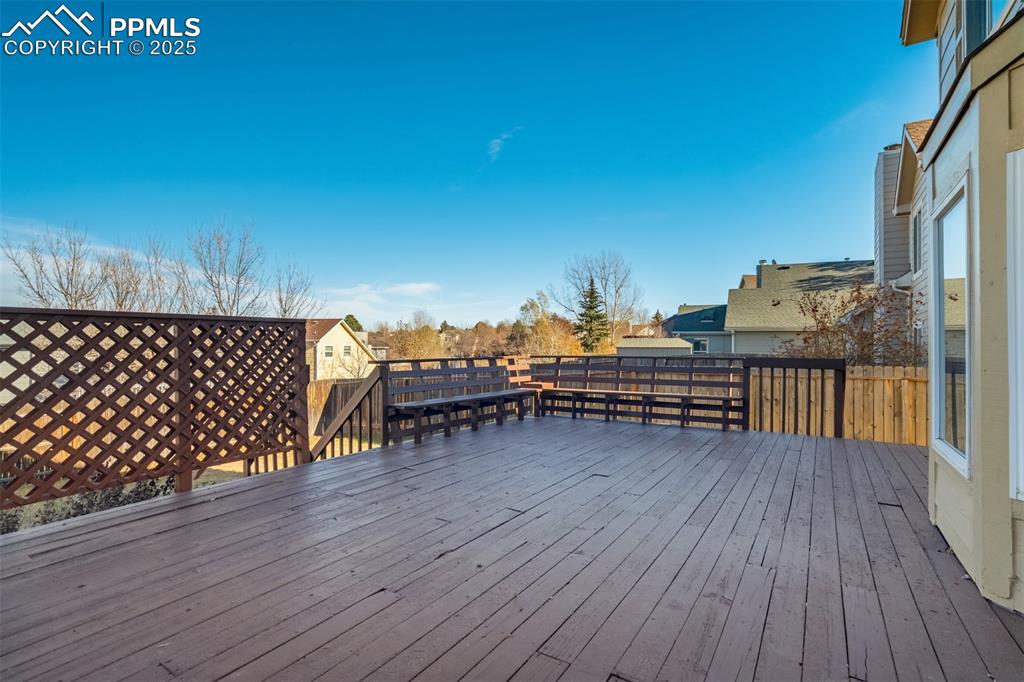 Image 37 of 40: Deck