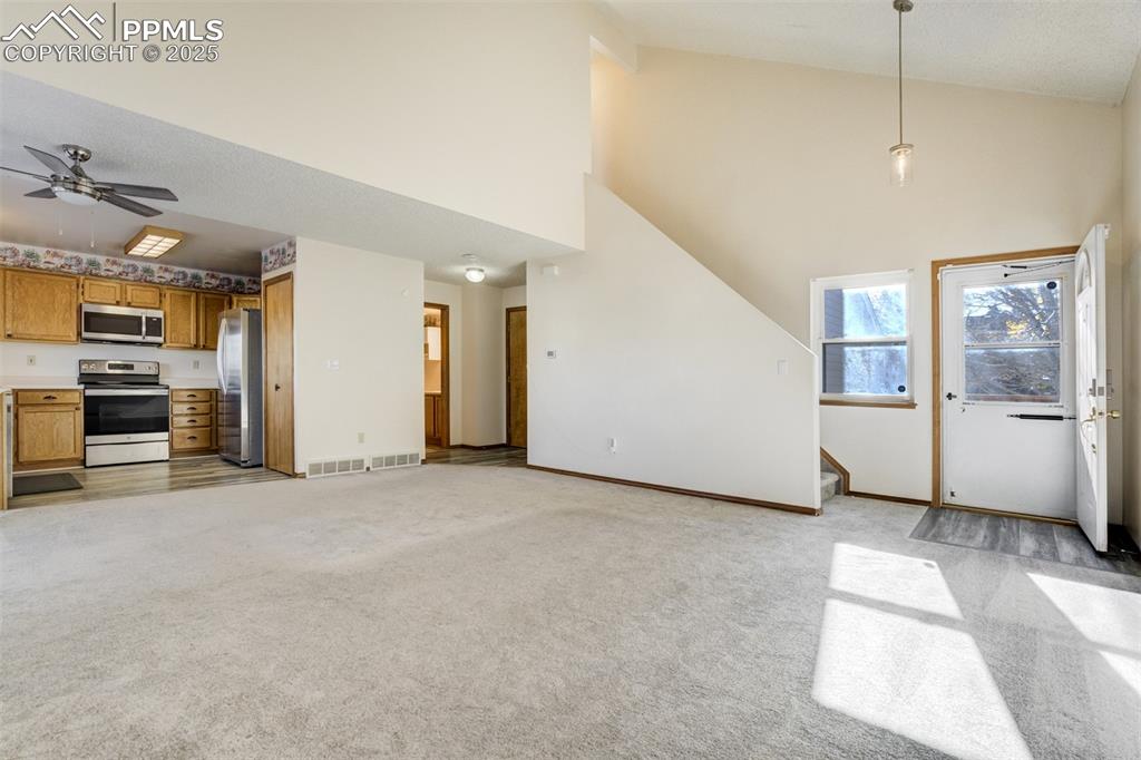 Image 6 of 40: Living Room