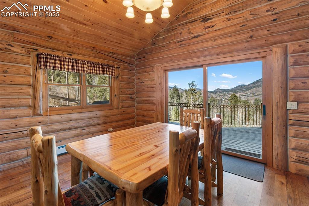 Image 11 of 49: Dining Area