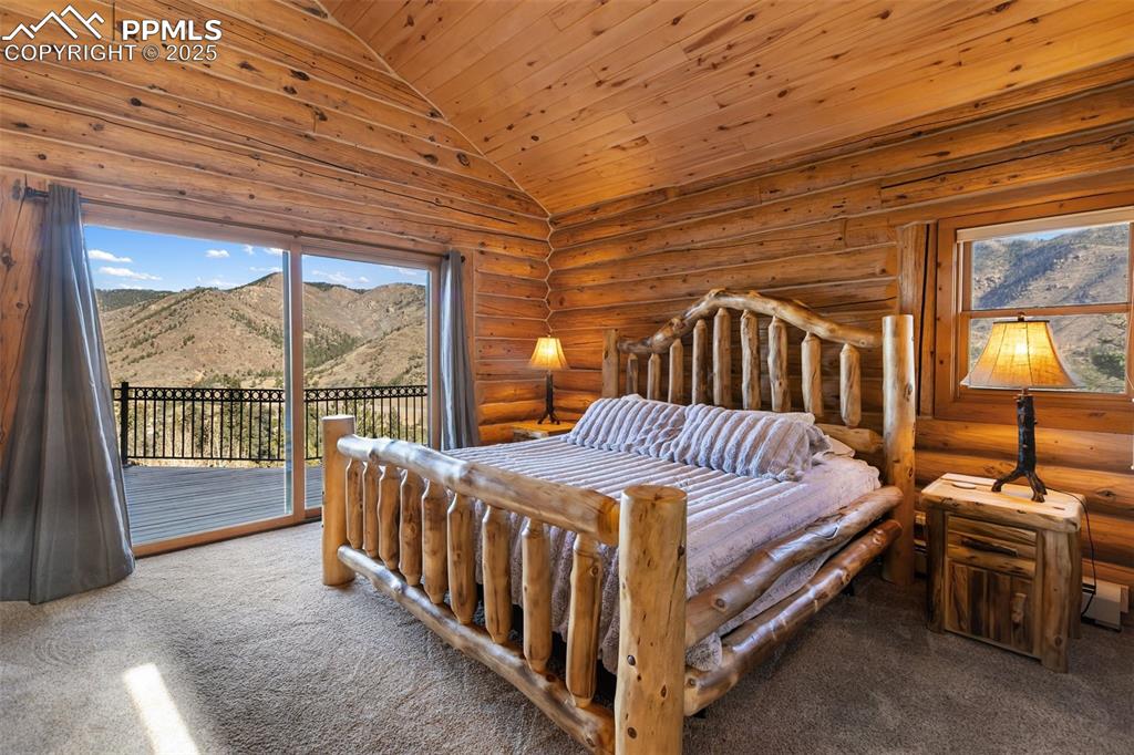 Image 14 of 49: Owners Suite