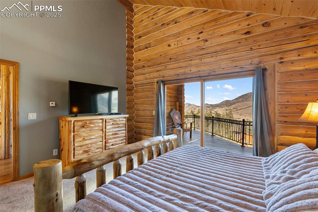 Image 16 of 49: Owners Suite