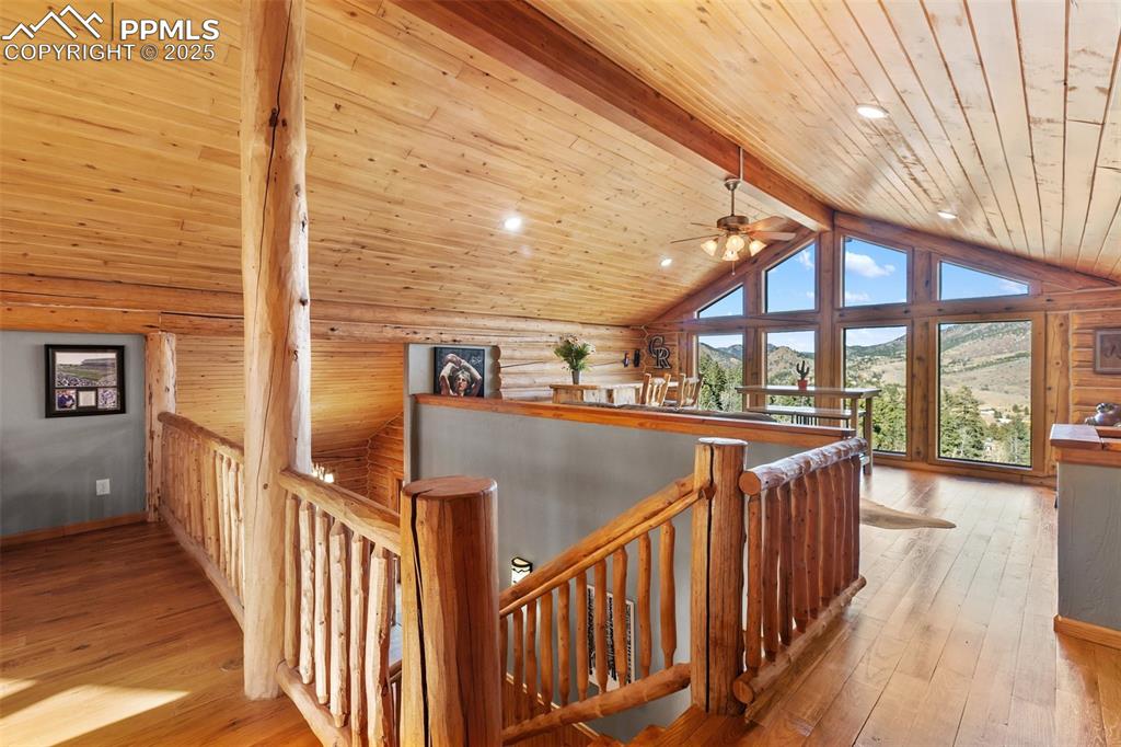 Image 26 of 49: Loft