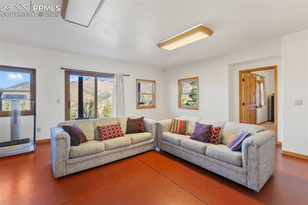 Image 28 of 49: Family Room