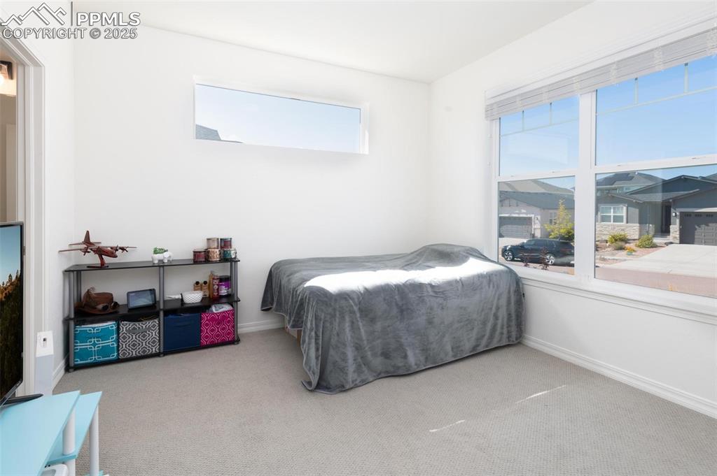 Image 22 of 40: Secondary en-suite on the main level