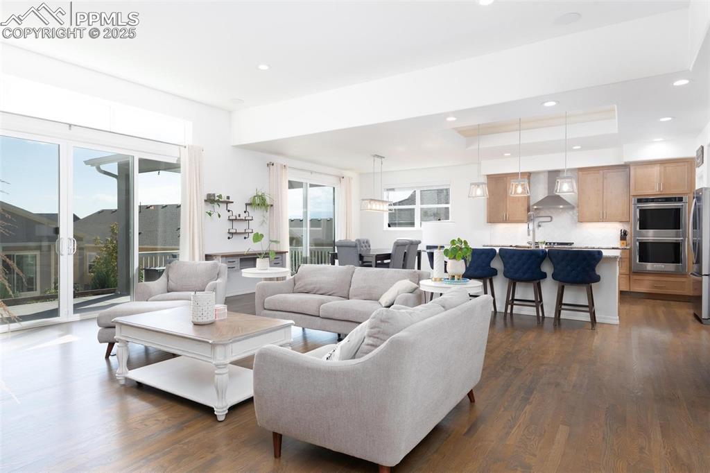 Image 4 of 40: Living Room