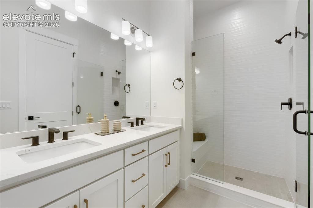Image 13 of 26: Bathroom