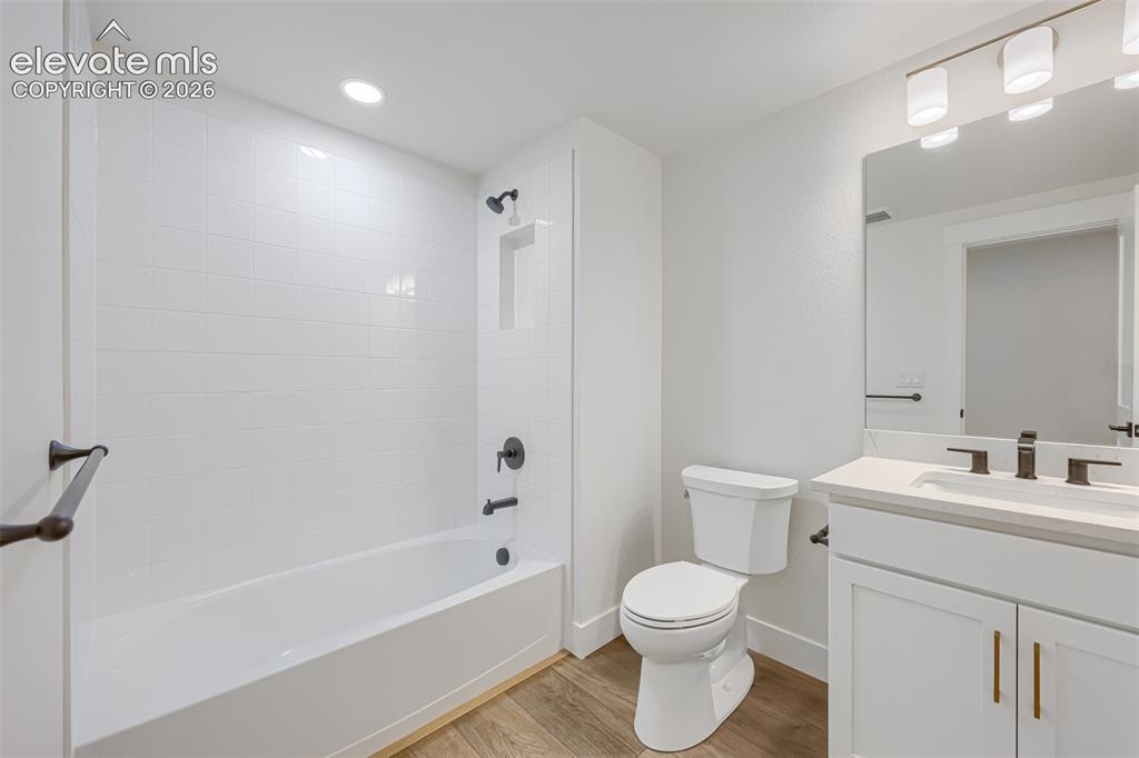 Image 15 of 26: Bathroom