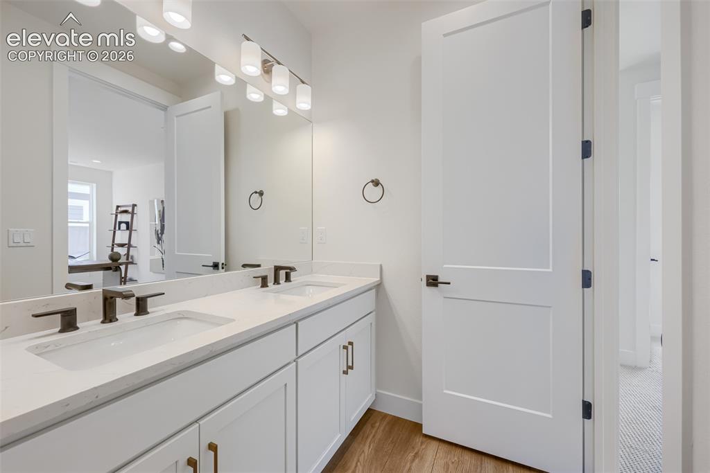 Image 17 of 26: Bathroom