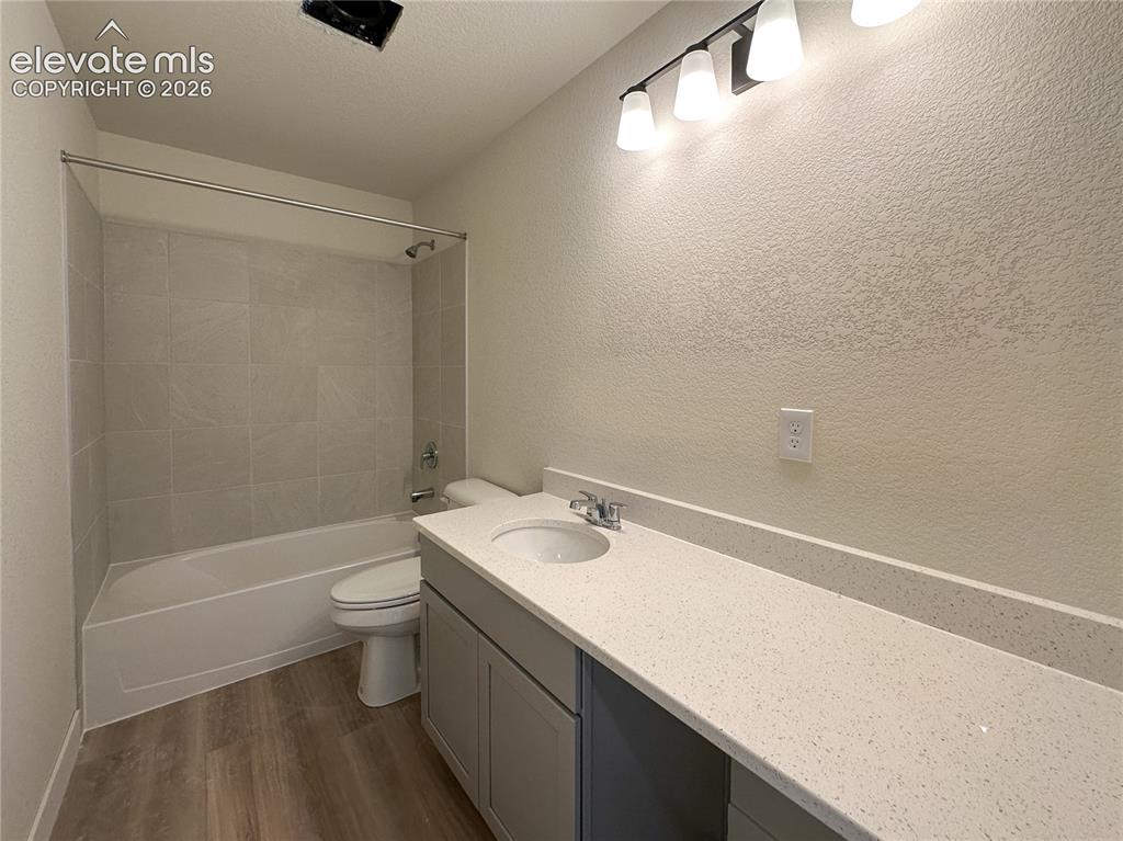 Image 33 of 41: Bathroom