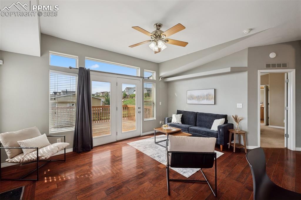 Image 10 of 30: Living Room