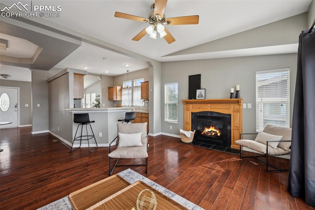 Image 12 of 30: Living Room