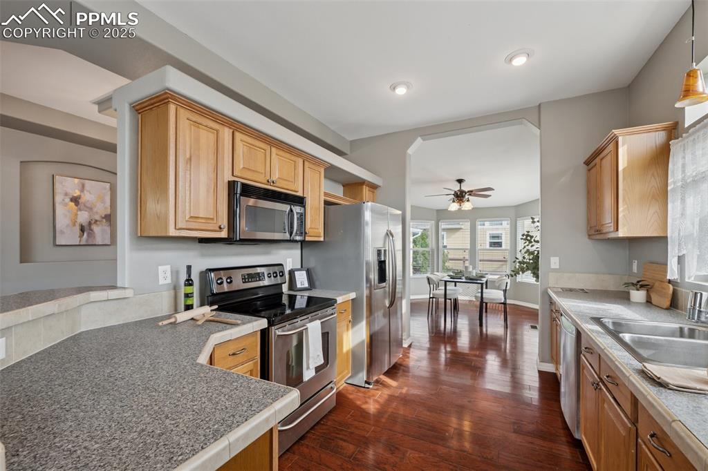 Image 13 of 30: Kitchen