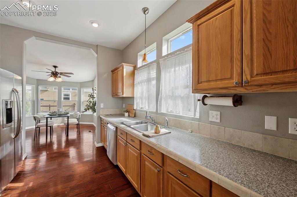 Image 14 of 30: Kitchen