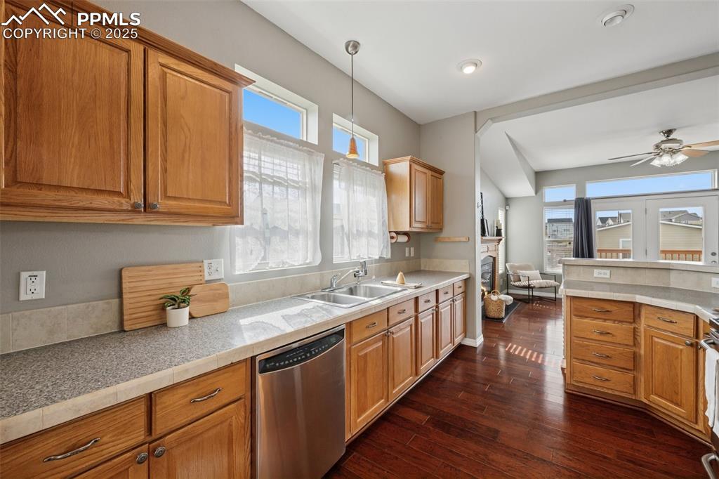 Image 15 of 30: Kitchen