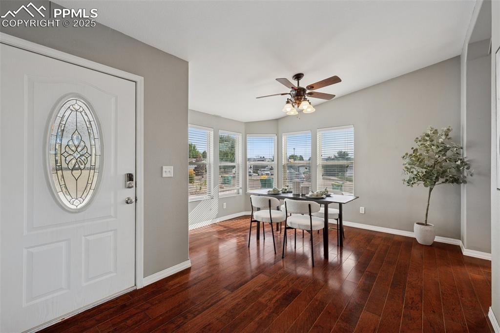 Image 3 of 30: Entry