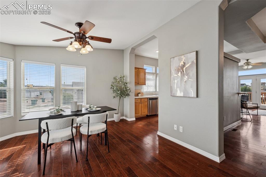 Image 4 of 30: Dining Area