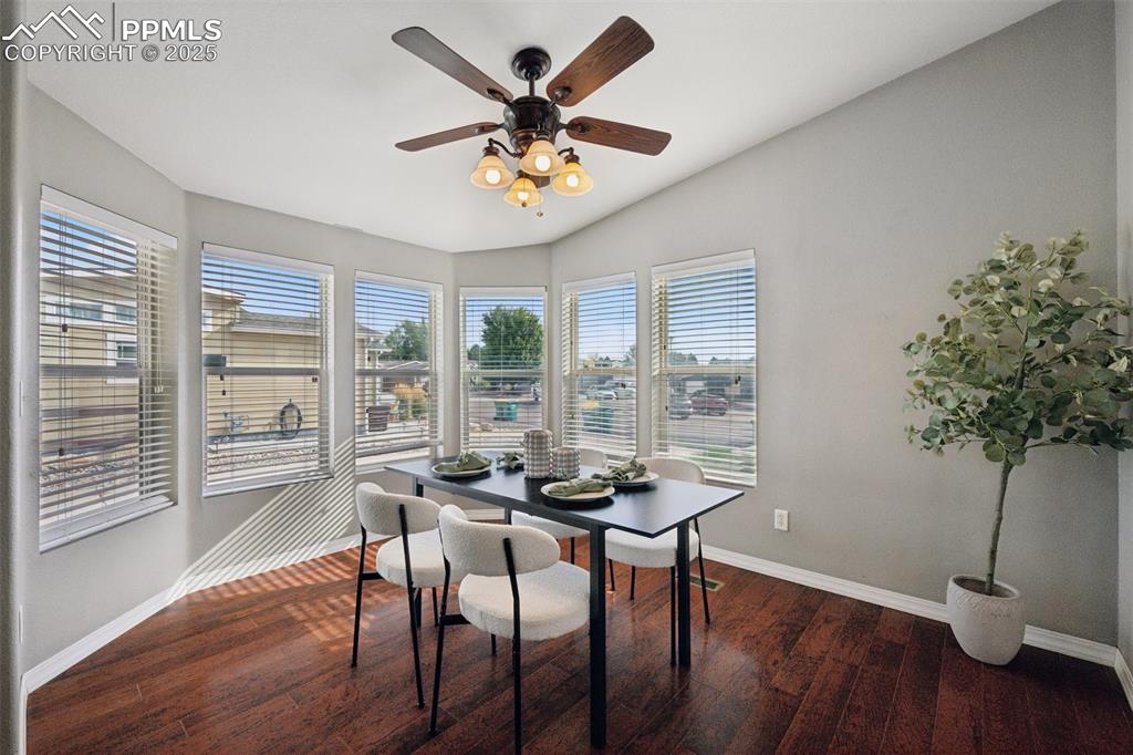 Image 5 of 30: Dining Area