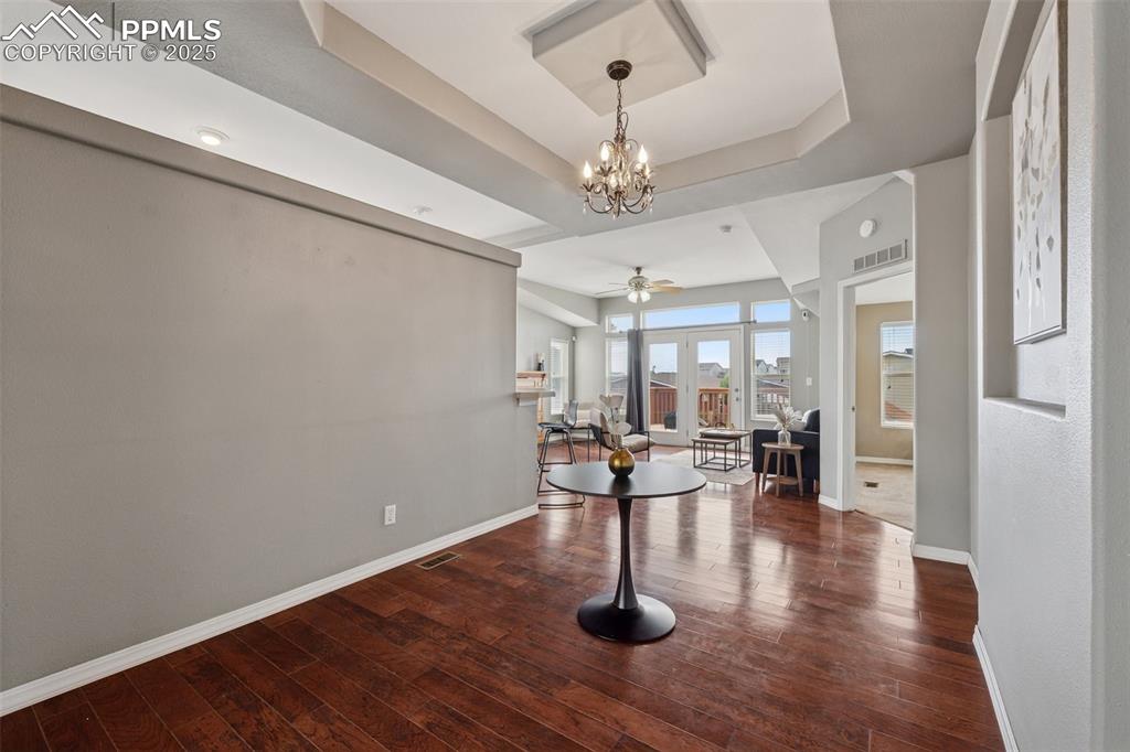 Image 7 of 30: Entry