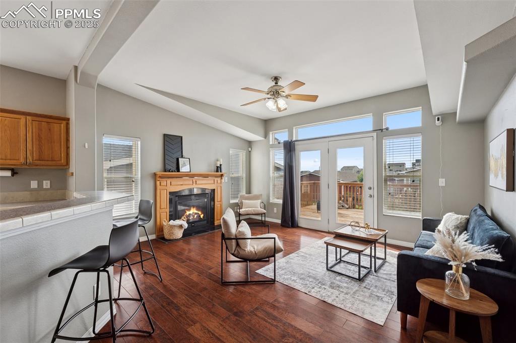 Image 9 of 30: Living Room