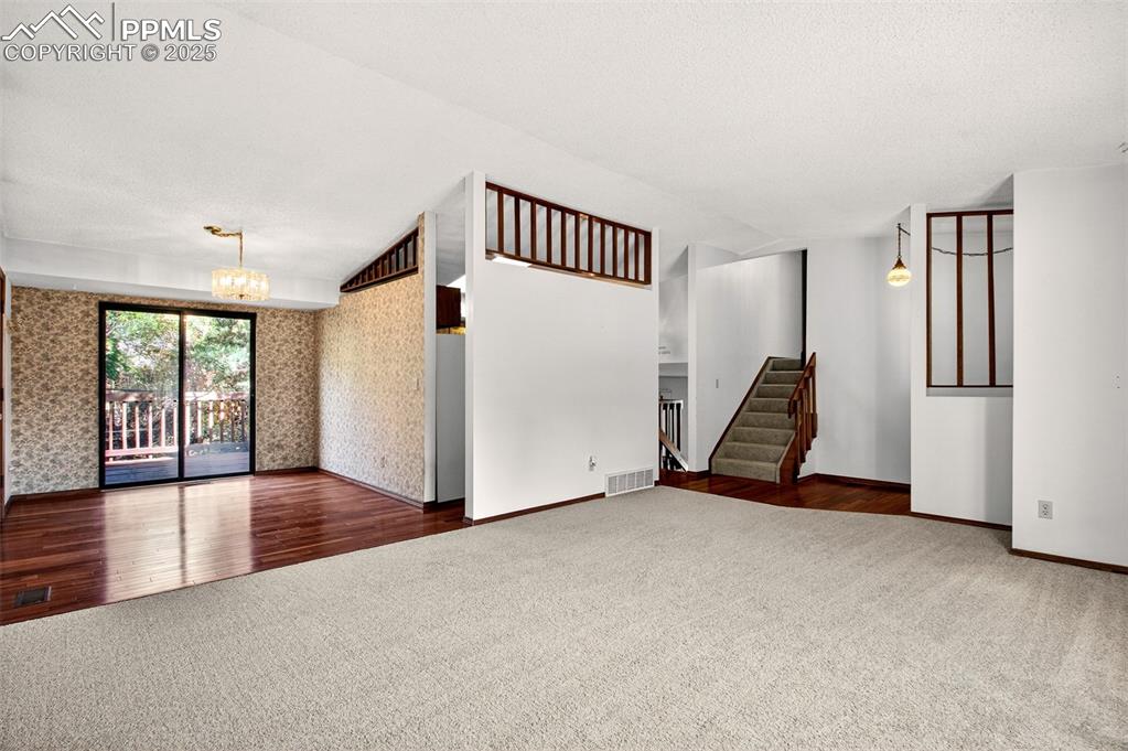 Image 11 of 50: Great Room