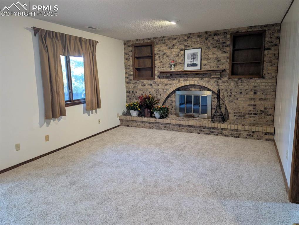 Image 29 of 50: Family Room