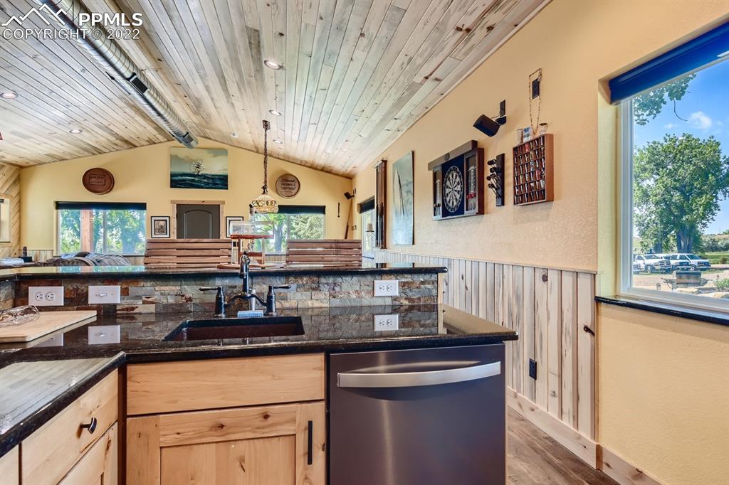 Listing 6401174, Image 11 of 37