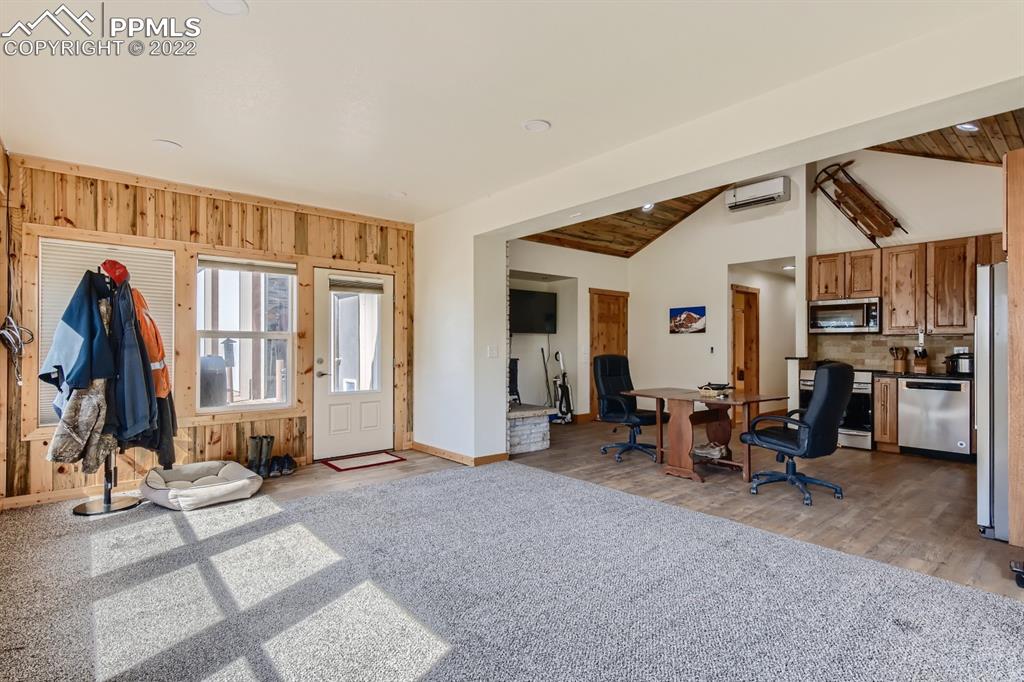 Listing 6401174, Image 14 of 37
