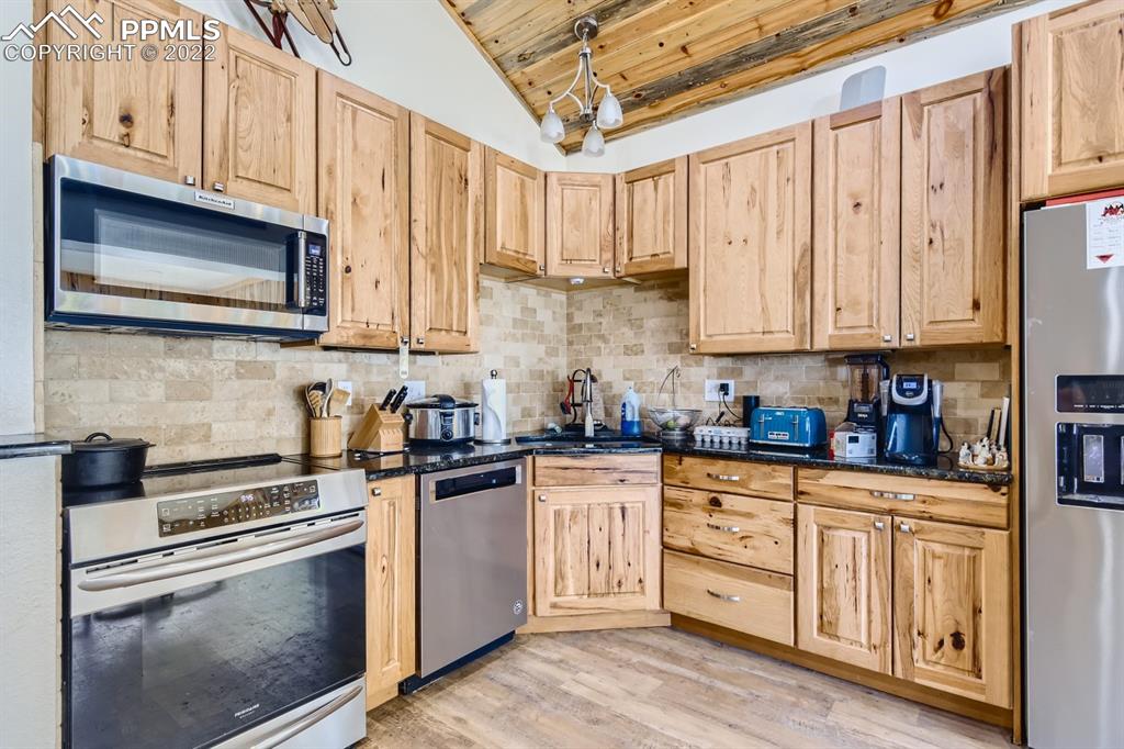 Listing 6401174, Image 15 of 37
