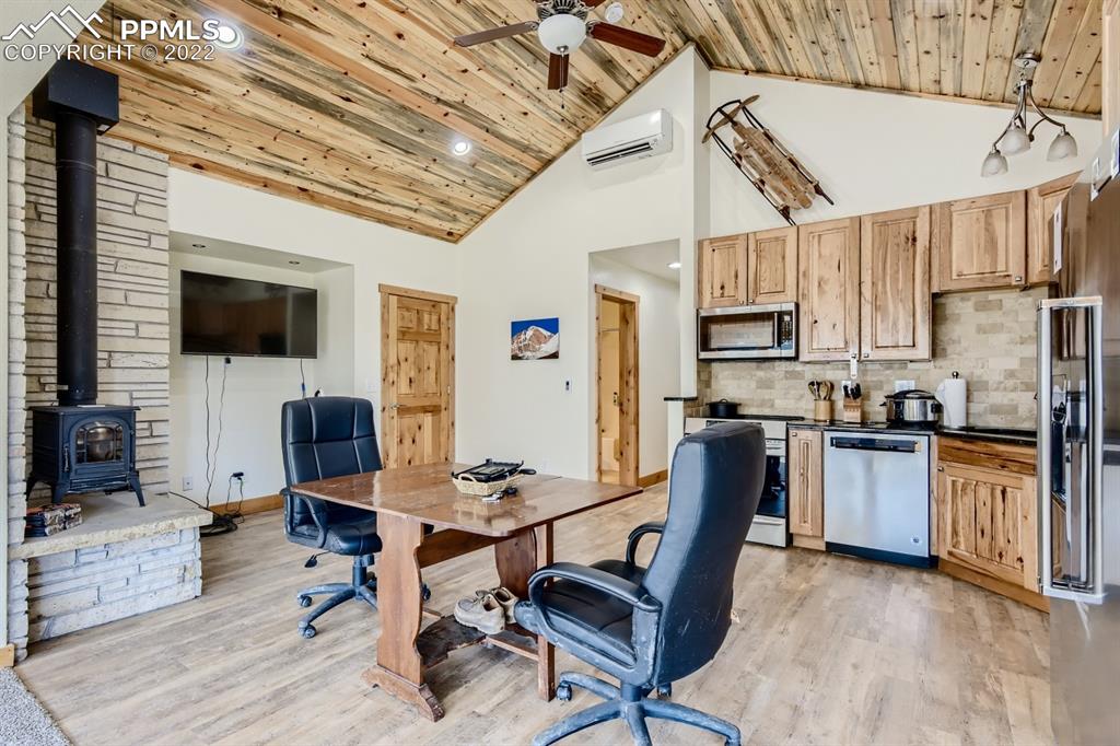 Listing 6401174, Image 17 of 37