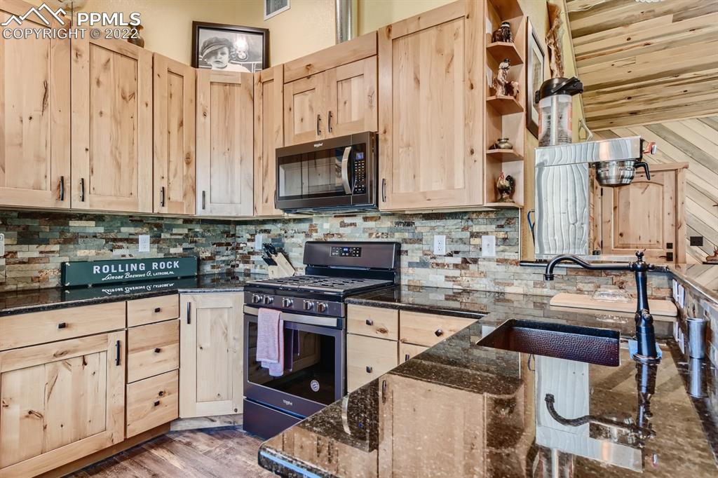 Listing 6401174, Image 8 of 37